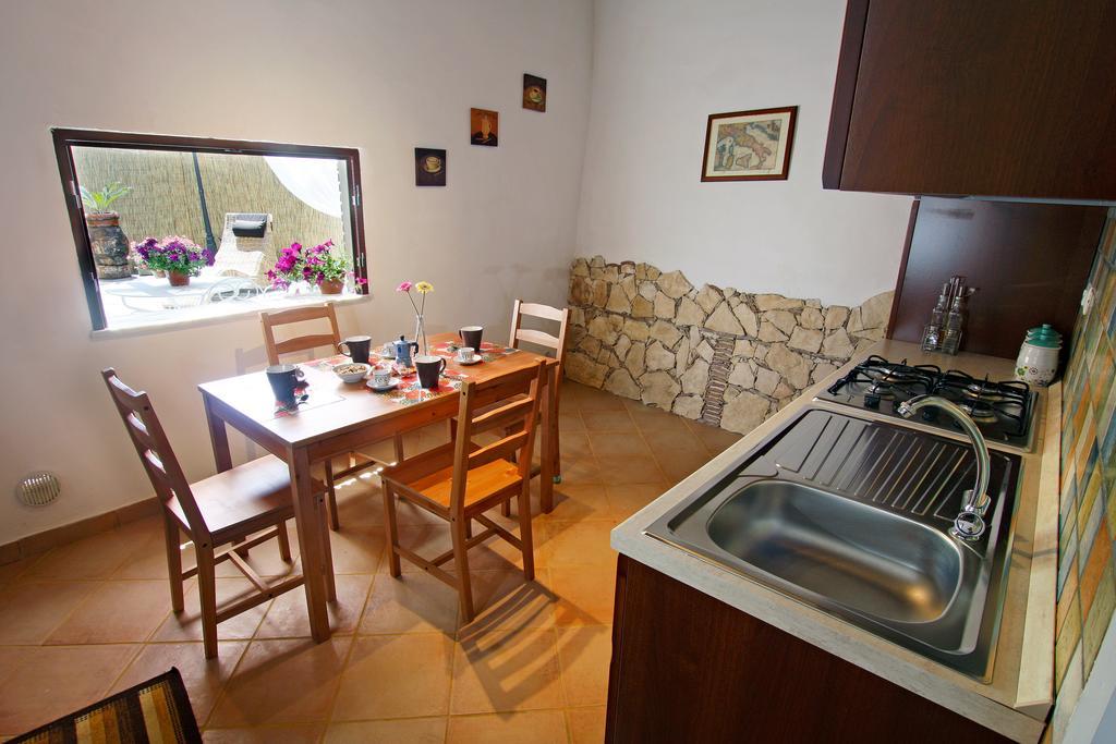 Casa Vacanze Borgo Borghese Sant'Alessio Siculo Quarto foto